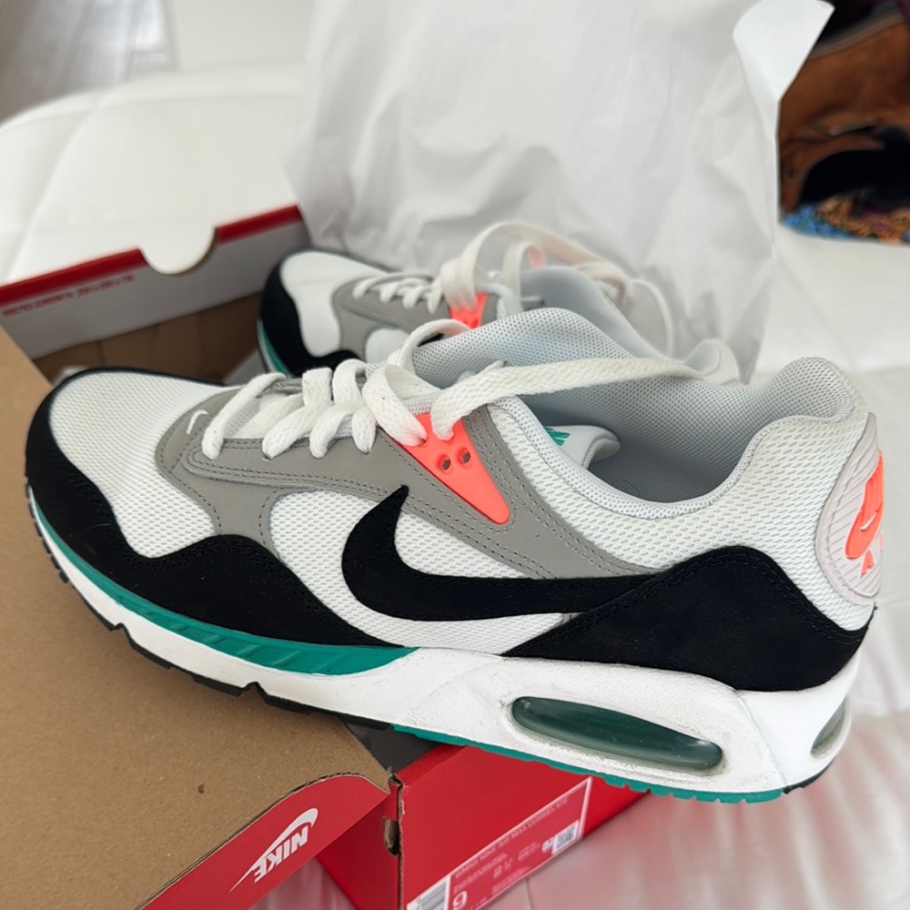 Nike Air Max Sneakers White Black Gray